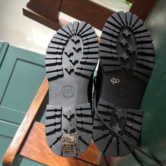 NEW, never worn!! COOL Michael Kors Black and Gold Ankle Boots! BEAUTIFUL ♥️ - Picture 10 of 10